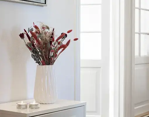 Blomster på kommode